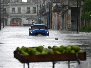 672_el-hurac-n-idalia-toc-tierra-en-florida-y-evac-an-las-zonas-costeras-del-golfo.jpg
