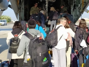 722_lleg-a-roma-el-primer-contingente-de-argentinos-evacuados-de-israel.jpg