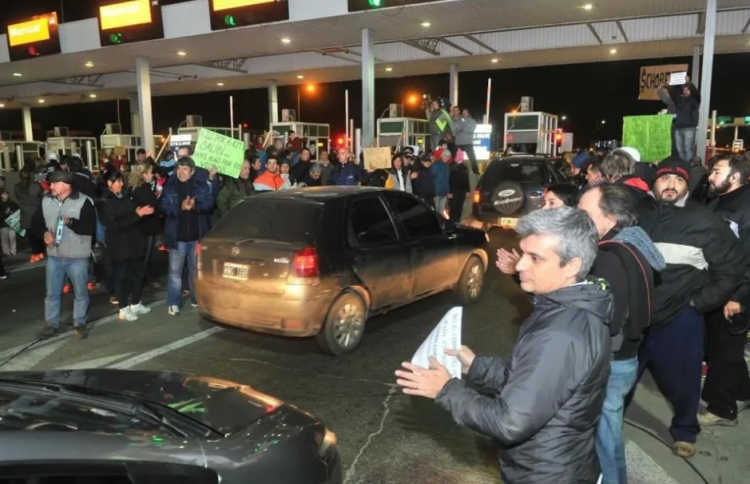541_sierraschicasprotesta.jpg