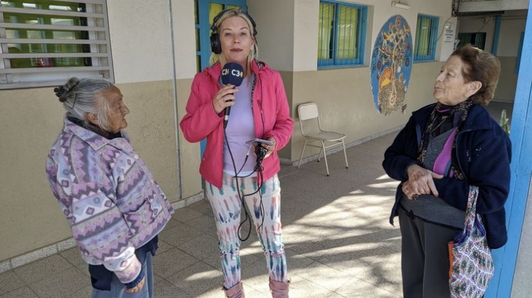 545_tienen-83-y-79-a-os-y-aprenden-a-leer-y-escribir-en-la-escuela-primaria.jpg