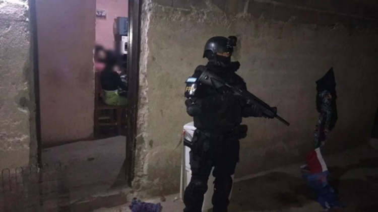 72_detuvieron-a-dos-cu-ados-por-narcomenudeo-en-cruz-del-eje-ch.jpg