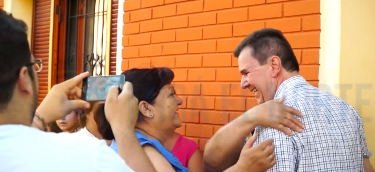 0_alejandro-teijeiro-saluda-a-la-gente.jpg