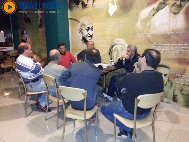0_auto-convocados-en-un-bar-reunion.jpg