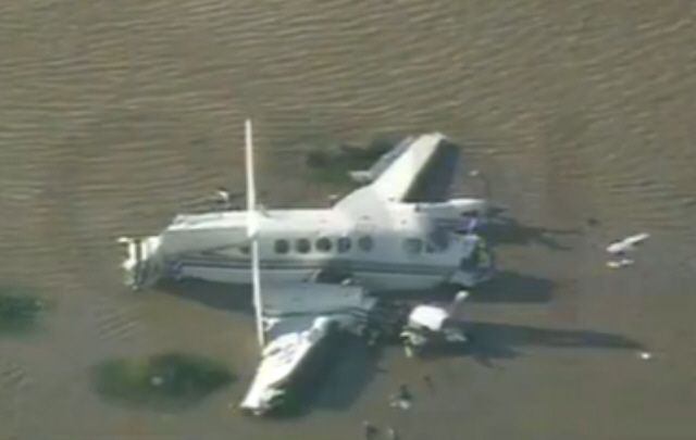 0_avioneta-cae-agua.jpg