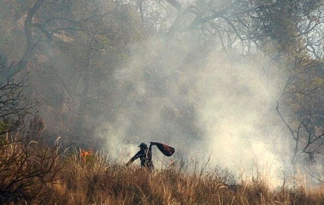 0_bombero-apaga-fuego.jpg