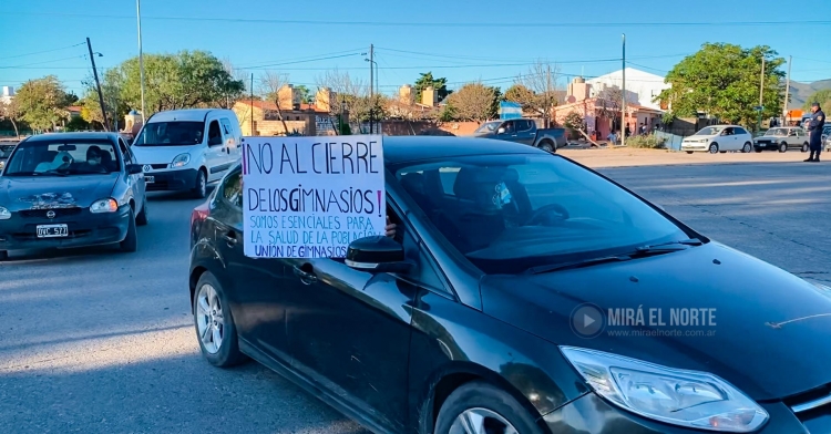 0_caravana-de-comerciantes-dean-funes-pandemia.jpg