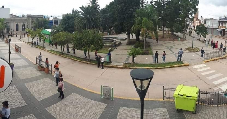 0_cola-cajero-dean-funes.jpg