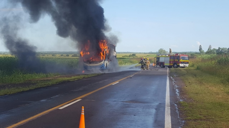 0_colectivo-incendiado-en-villa-gutierrez.jpg