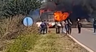 0_colectivo-inciendiado-en-villa-gutierrez.jpg