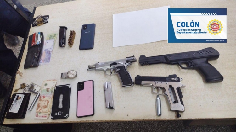 0_colonia-tirolesa-secuentro-de-tre-armas-dos-replicas.jpg