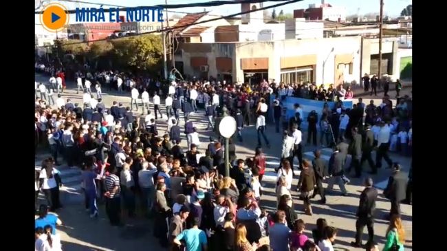 0_desfile-dean-funes.jpg