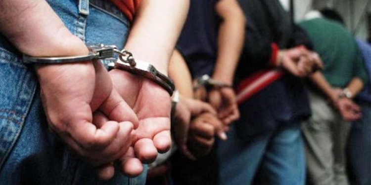 0_detenidos-esposado-mano-1.jpg