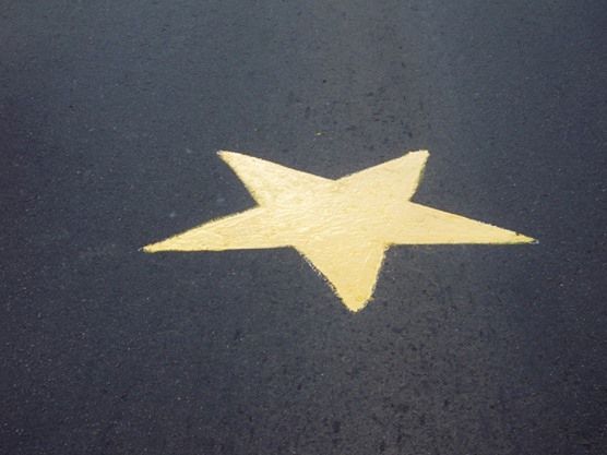 0_estrella-amarilla.jpg