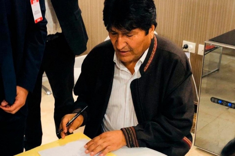 0_evo-morales-firma.jpg