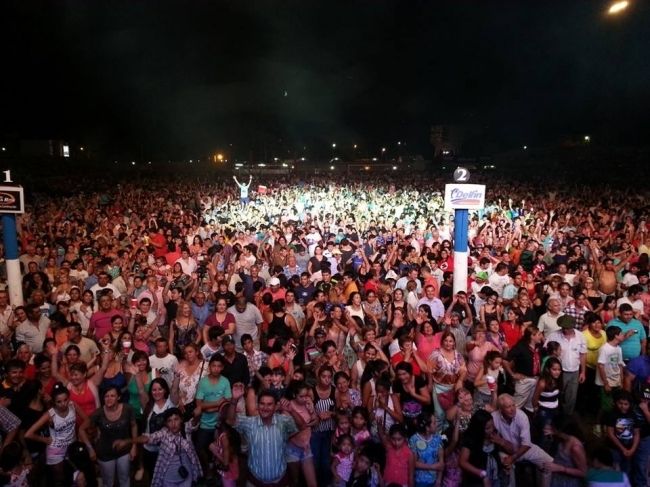 0_festival-de-dean-funes-gente.jpg