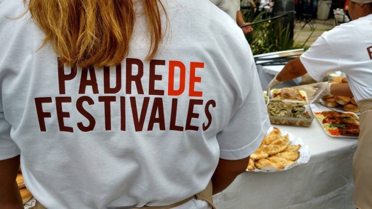 0_festival-de-dean-funes-padre-de-festivales-remera.jpg