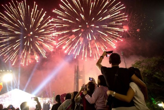 0_fuegos-de-artificio.jpg