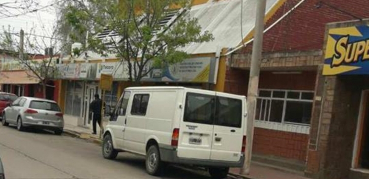 0_gamboa-en-la-puerta-de-la-cooperativa-r.jpg