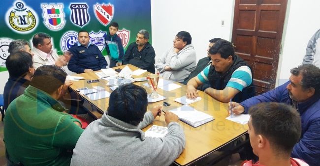0_liga-ischilin-reunion-con-los-policias.jpg
