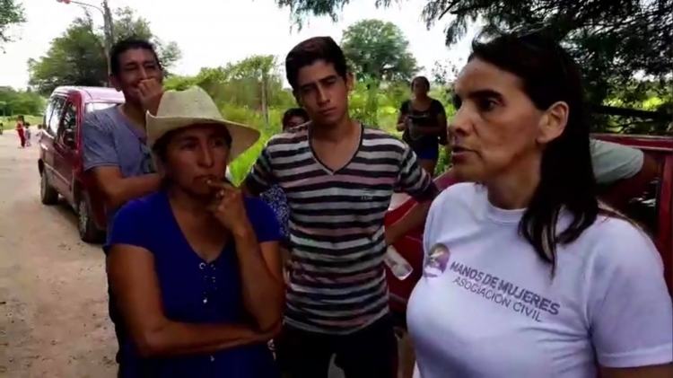 0_mabel-godoy-con-vecinos-caca-de-allina.jpg