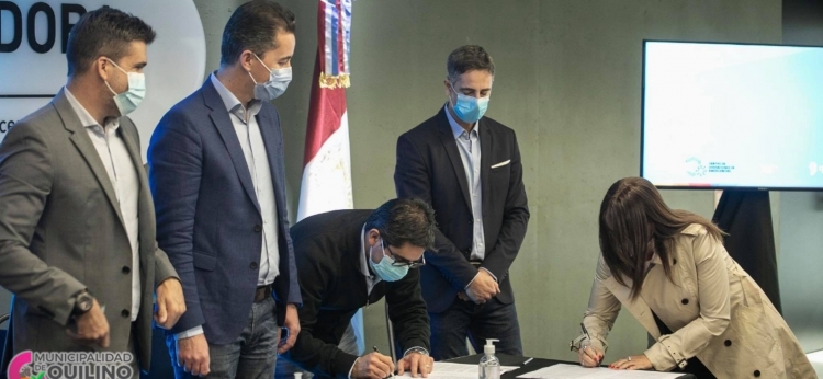 0_mabel-godoy-firma-de-convenio-oxigeno-hospital-quilino.jpg
