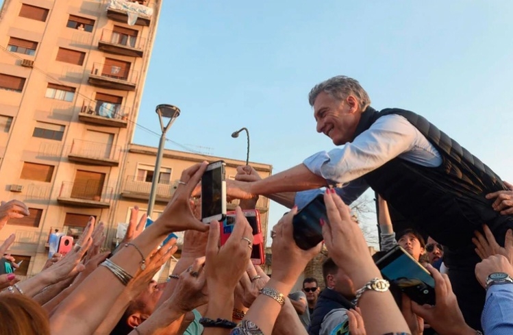 0_macri-caravana.jpg