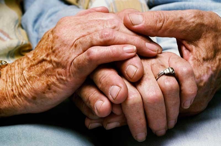 0_manos-ancianos-2.jpg