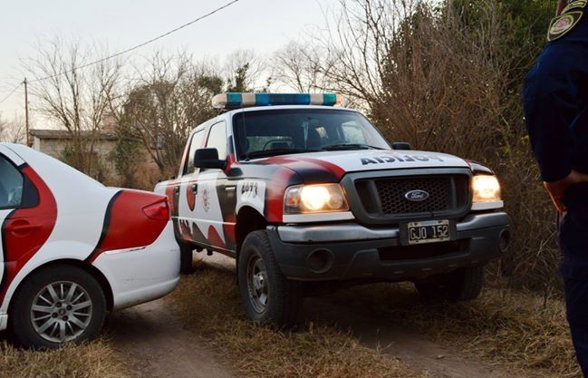 0_moviles-de-la-policia-san-jose-de-la-dormida.jpg