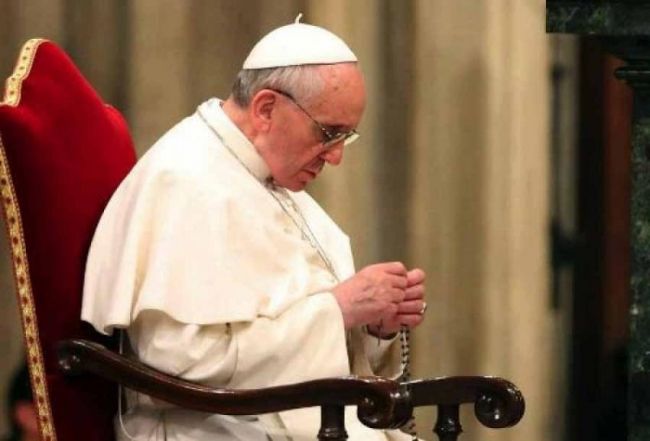 0_papa-rezando.jpg