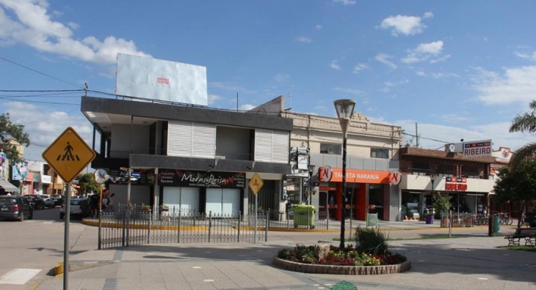 0_plaza-sarmiento-canteros.jpg
