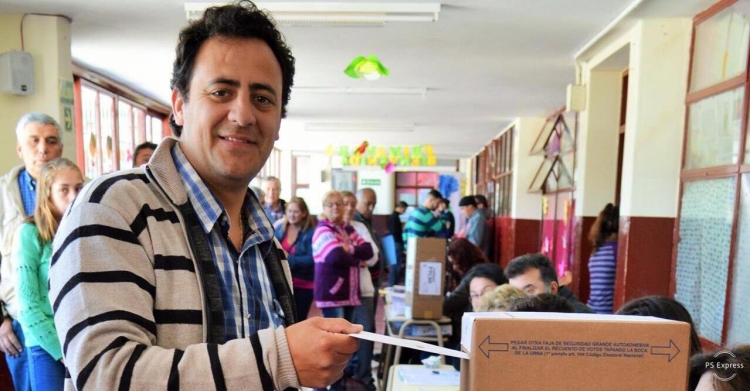 0_sebastian-peralta-votando.jpg