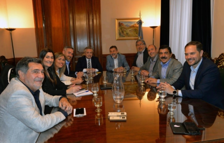0_tania-con-fernandez-en-el-senado.jpg
