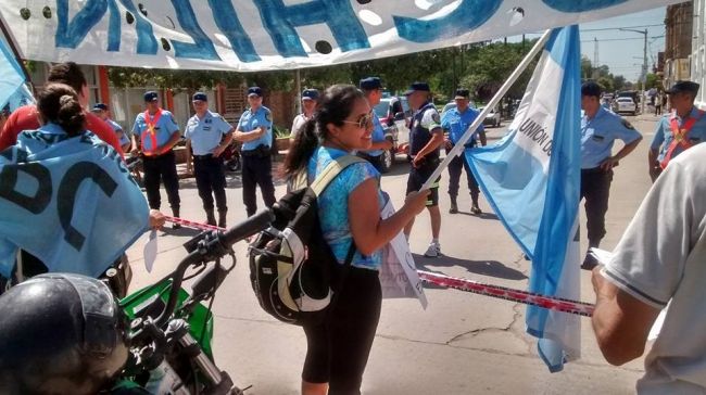 0_uepc-marcha-en-dean-funes.jpg