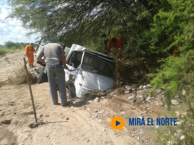 0_unimog-bomberos-empantanados.jpg
