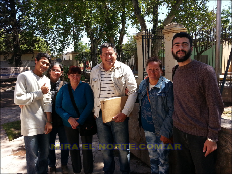 0_vecinos-reunidos-con-ralo.png