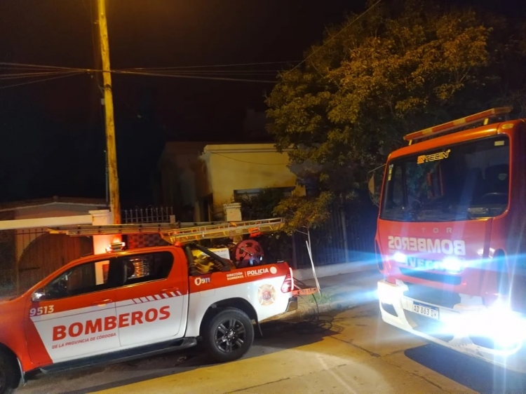 1085_bomberos1geriatrico.jpg