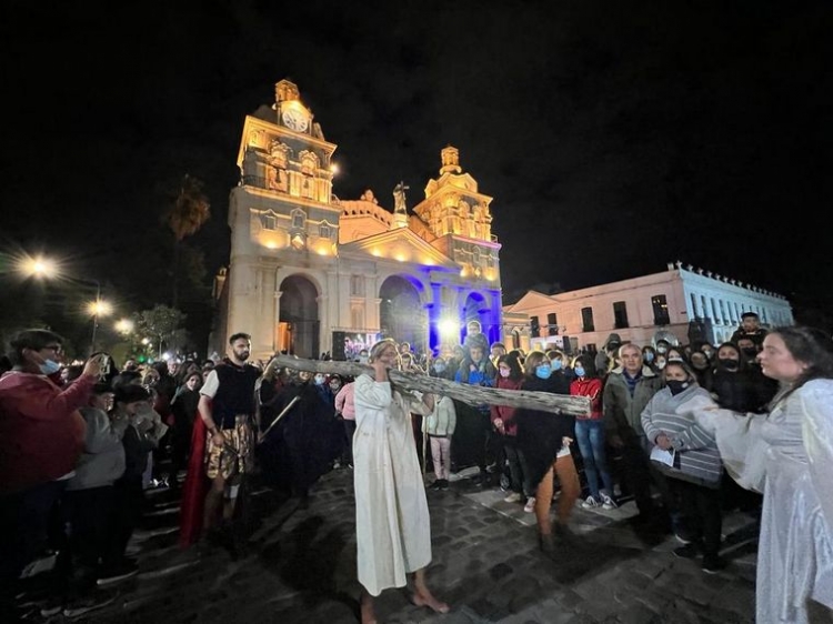 113_c-rdoba-vivi-su-v-a-crucis-del-viernes-santo-ch.jpg