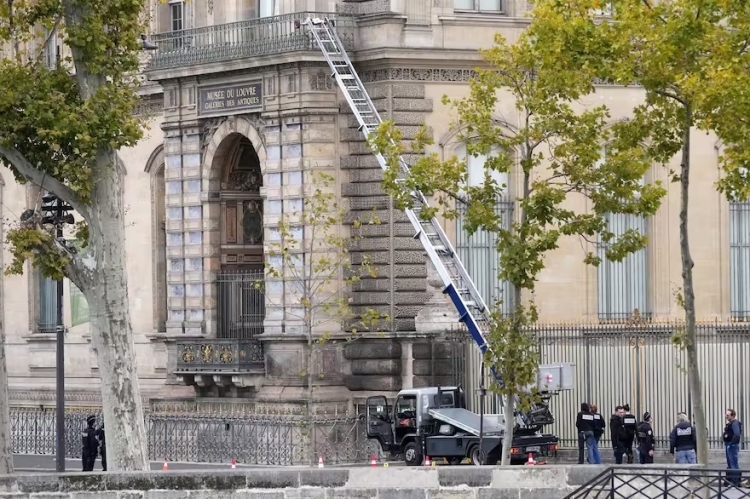 1146_louvre.jpg