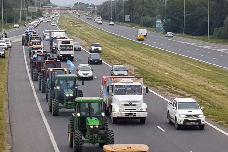 127_con-duras-cr-ticas-al-gobierno-nacional-el-tractorazo-llega-a-la-plaza-de-mayo-ch.jpg
