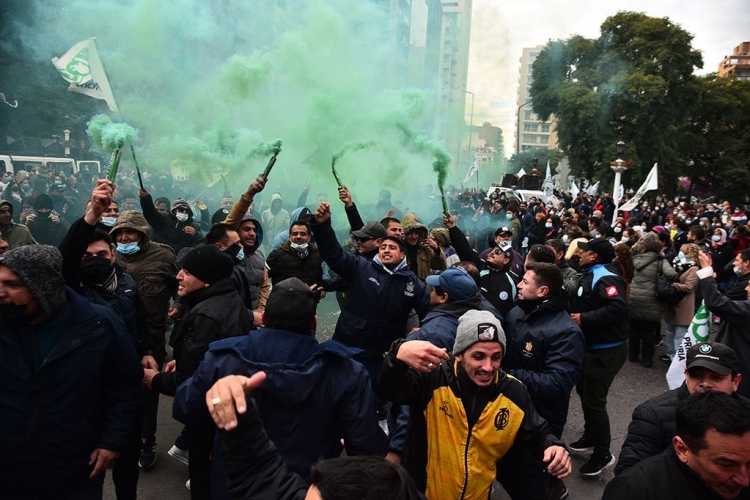 127_martes-complicado-en-la-ciudad-de-c-rdoba-por-protestas-y-cortes-del-suoem-ch.jpg