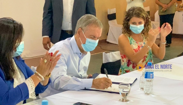 130_firma-de-convenio-obra-en-quilino.jpg