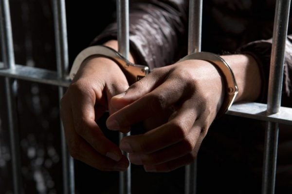 16_detenido-manos-s.jpg