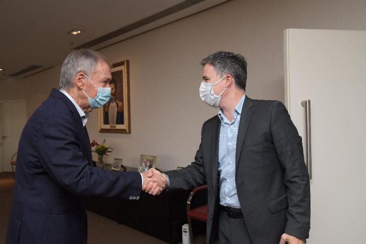 189_juan-schiaretti-expone-en-la-fundaci-n-mediterr-nea-ch.jpg