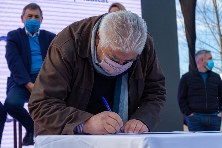 22_abramenia-firma-convenio.jpg