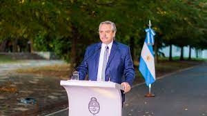 22_alberto-homenajea-a-los-muertos-por-covid-ch.jpg