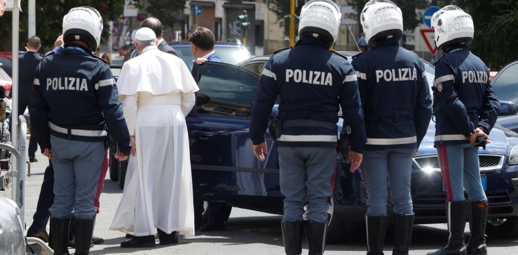 22_interceptaron-una-carta-con-tres-balas-dirigidas-al-papa-francisco-ch.jpg