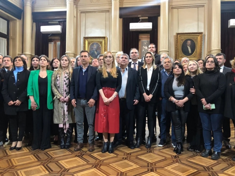 291_oficialismo-y-oposici-n-reunidos-en-el-congreso-tras-el-atentado.jpg