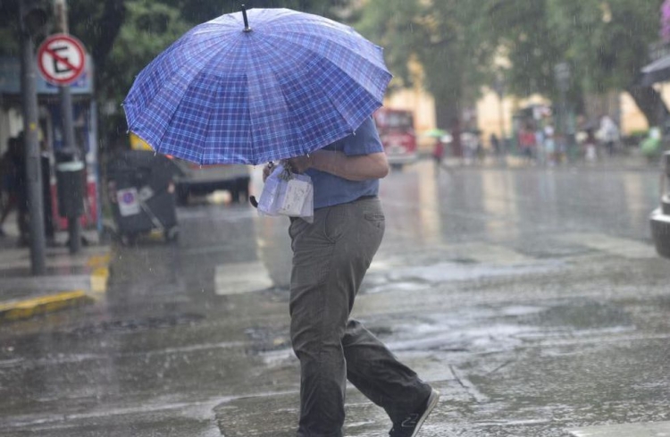 352_alerta-amarilla-por-tormentas-y-aviso-a-muy-corto-plazo-para-el-este-provincial.jpg