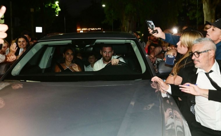 362_locura-total-en-el-cumplea-os-de-su-sobrina-y-con-los-palmeras.jpg