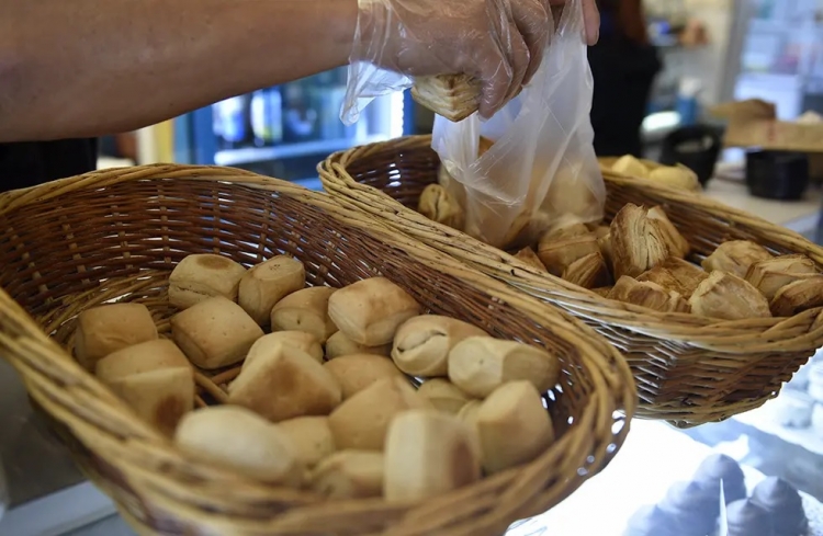 384_sube-el-pan-en-c-rdoba.jpg